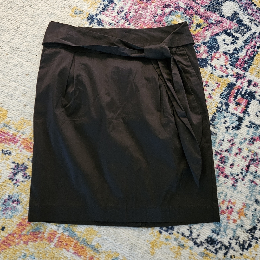 NWT Banana Republic with tie sash. Size 6. Black.